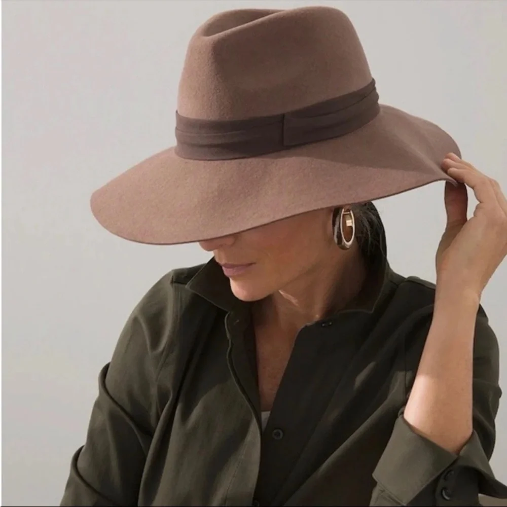 Chico's women’s hat Classic Tan brown  Wid Brim felt wool neutral NWT